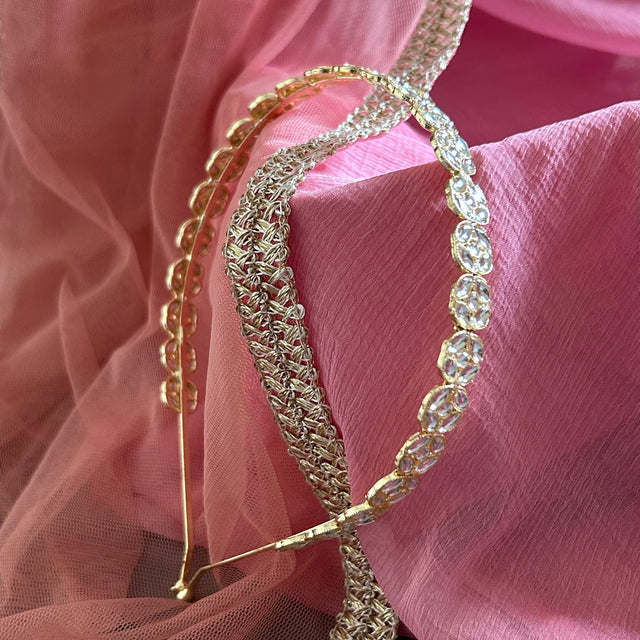 AKSHARA Elegant Kundan Gold-Plated Hairband – Bridal & Festive Style