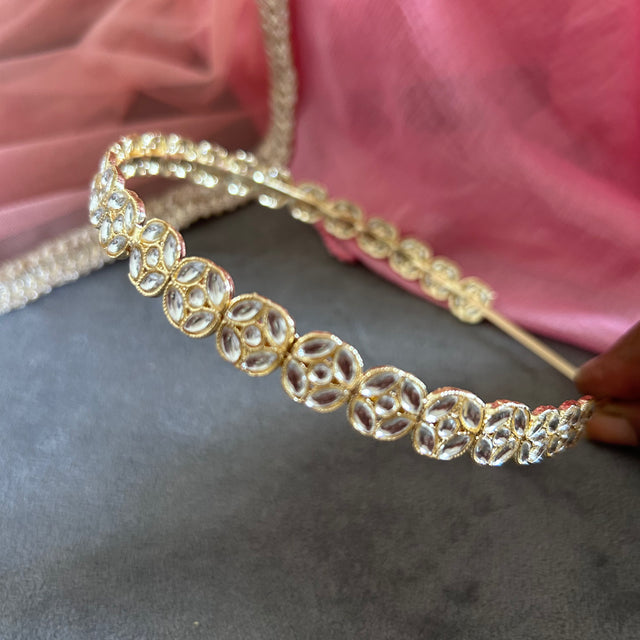 AKSHARA Elegant Kundan Gold-Plated Hairband – Bridal & Festive Style