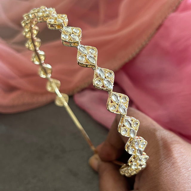 DEEPIKA Elegant Kundan Gold-Plated Hairband – Bridal & Festive Style