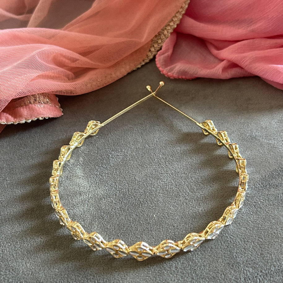 DEEPIKA Elegant Kundan Gold-Plated Hairband – Bridal & Festive Style