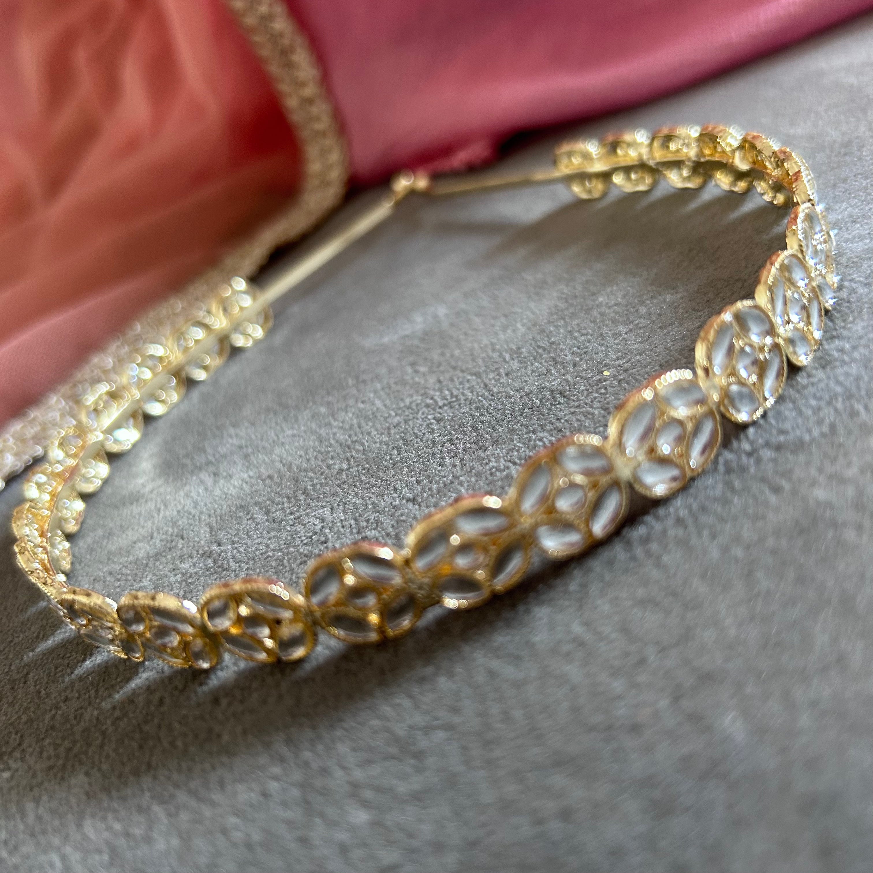 AKSHARA Elegant Kundan Gold-Plated Hairband – Bridal & Festive Style